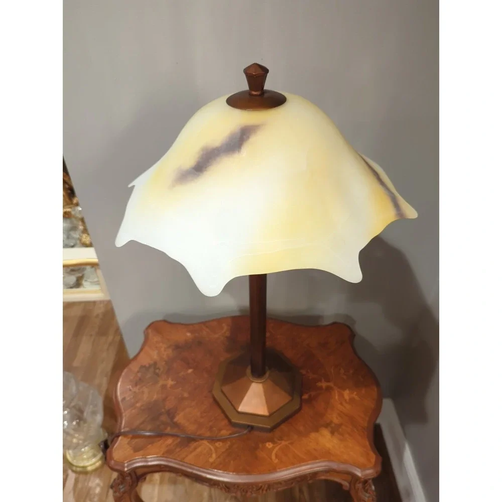 Tiffany Style Table Lamp With Glass Shade